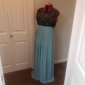 PINK BLUSH Maternity Dress Sleeveless Pleated Green Black Lace